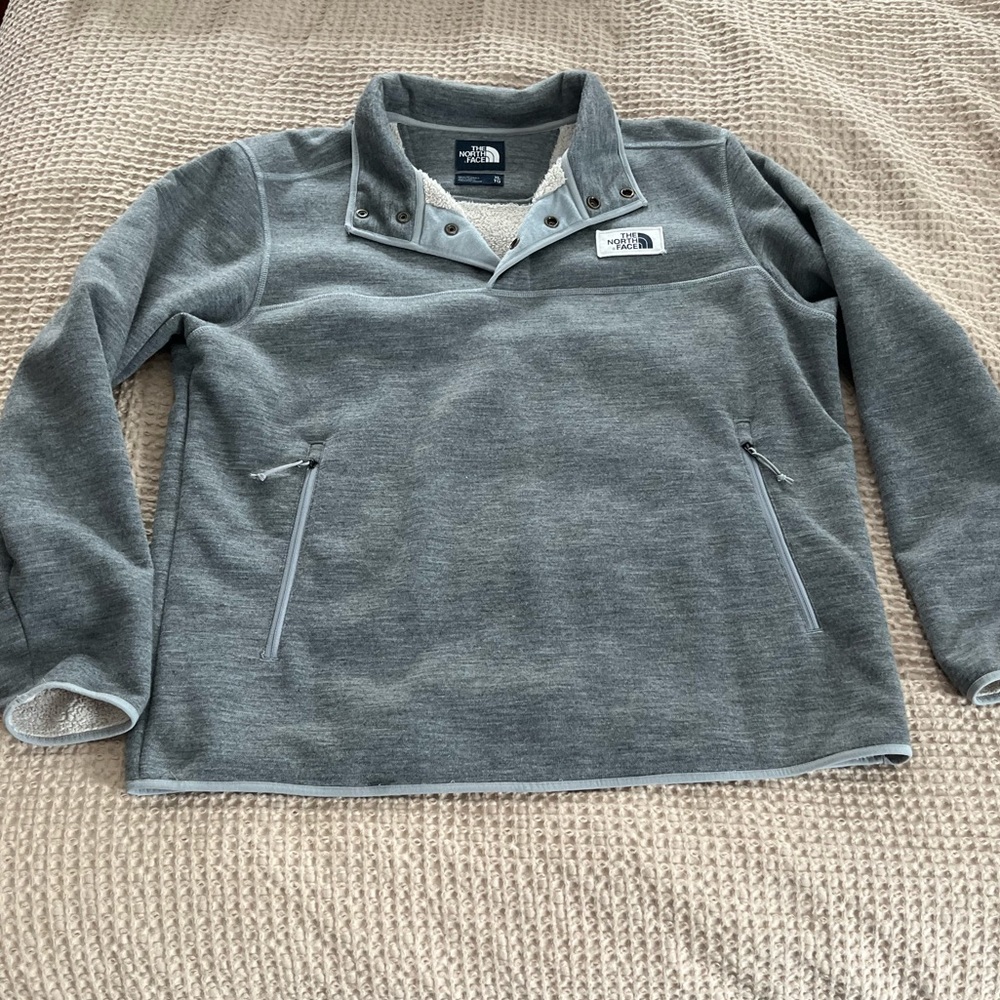 The North Face 1/4 button. Size XL